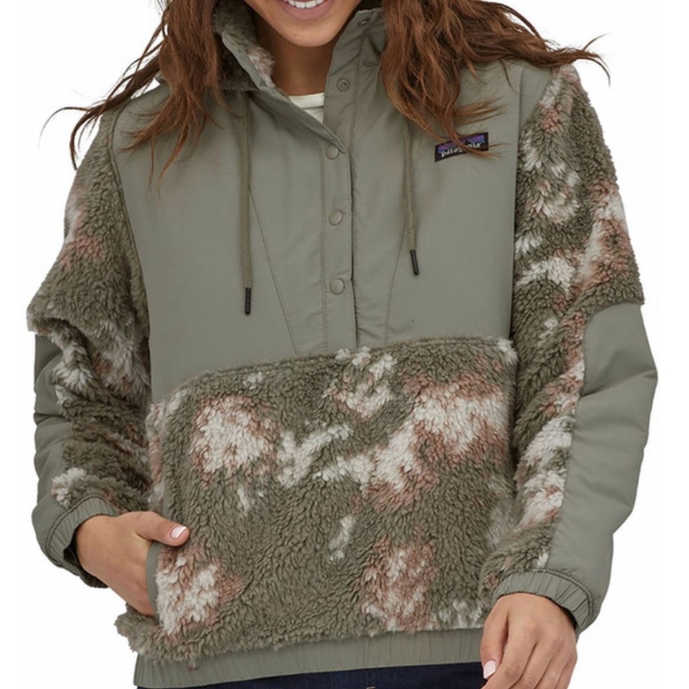 Patagonia Women's Green and Cream Teddy Jacket